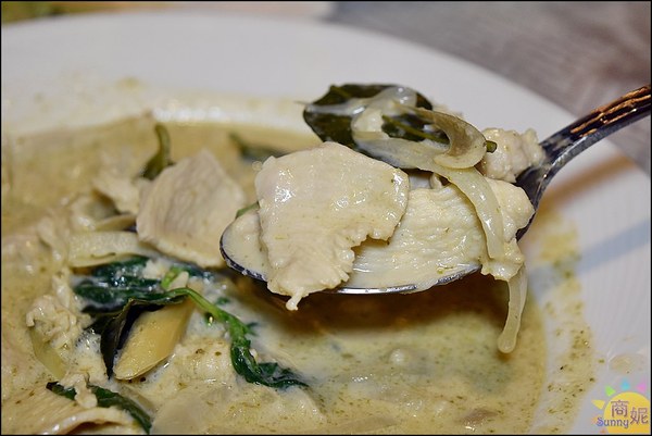 泰華泰式料理:台中西屯平價泰國菜。泰華泰式料理。商業午餐超佛心只要百元價。氣派裝潢免服務費還有85折!