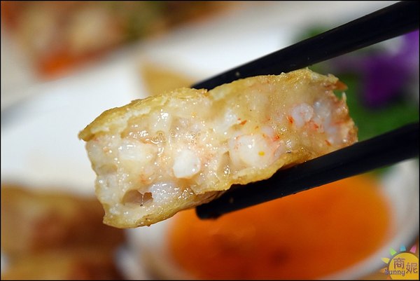 泰華泰式料理:台中西屯平價泰國菜。泰華泰式料理。商業午餐超佛心只要百元價。氣派裝潢免服務費還有85折!