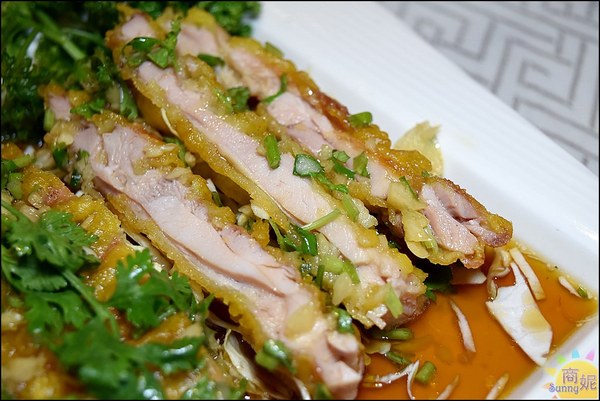 泰華泰式料理:台中西屯平價泰國菜。泰華泰式料理。商業午餐超佛心只要百元價。氣派裝潢免服務費還有85折!