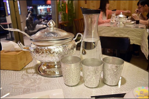 泰華泰式料理:台中西屯平價泰國菜。泰華泰式料理。商業午餐超佛心只要百元價。氣派裝潢免服務費還有85折!