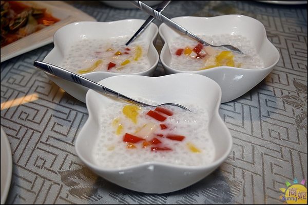 泰華泰式料理:台中西屯平價泰國菜。泰華泰式料理。商業午餐超佛心只要百元價。氣派裝潢免服務費還有85折!