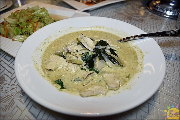 泰華泰式料理:台中西屯平價泰國菜。泰華泰式料理。商業午餐超佛心只要百元價。氣派裝潢免服務費還有85折!