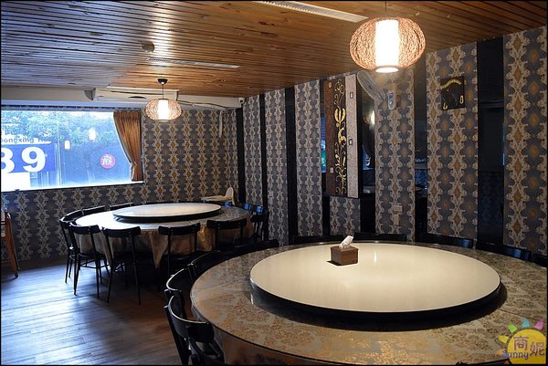 泰華泰式料理:台中西屯平價泰國菜。泰華泰式料理。商業午餐超佛心只要百元價。氣派裝潢免服務費還有85折!