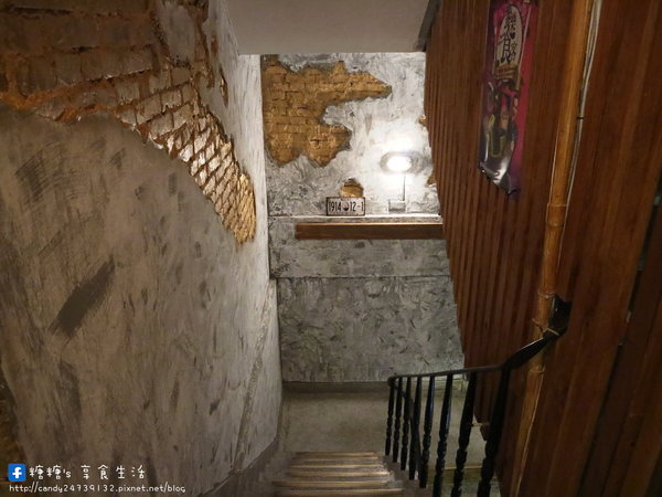 猴子披薩 Monkey Pizza (向上店):〖台中│美食〗猴子披薩 Monkey Pizza-向上店 ❤ 大里人氣美食"猴子披薩"在向上路也吃的到囉!!裝潢簡單粗曠,走工業風格,餐點創新,驚呼你的味蕾~