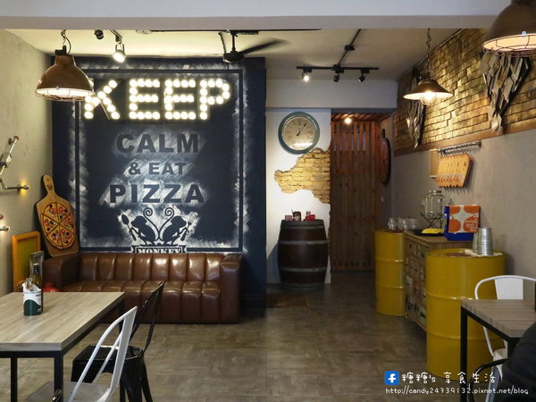 猴子披薩 Monkey Pizza (向上店):〖台中│美食〗猴子披薩 Monkey Pizza-向上店 ❤ 大里人氣美食"猴子披薩"在向上路也吃的到囉!!裝潢簡單粗曠,走工業風格,餐點創新,驚呼你的味蕾~