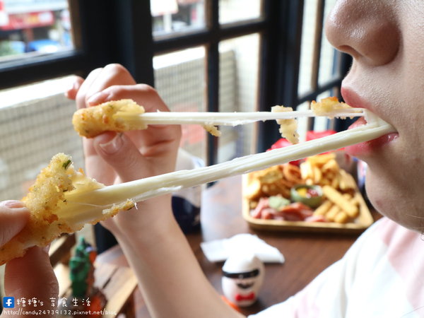 猴子披薩 Monkey Pizza (向上店):〖台中│美食〗猴子披薩 Monkey Pizza-向上店 ❤ 大里人氣美食"猴子披薩"在向上路也吃的到囉!!裝潢簡單粗曠,走工業風格,餐點創新,驚呼你的味蕾~