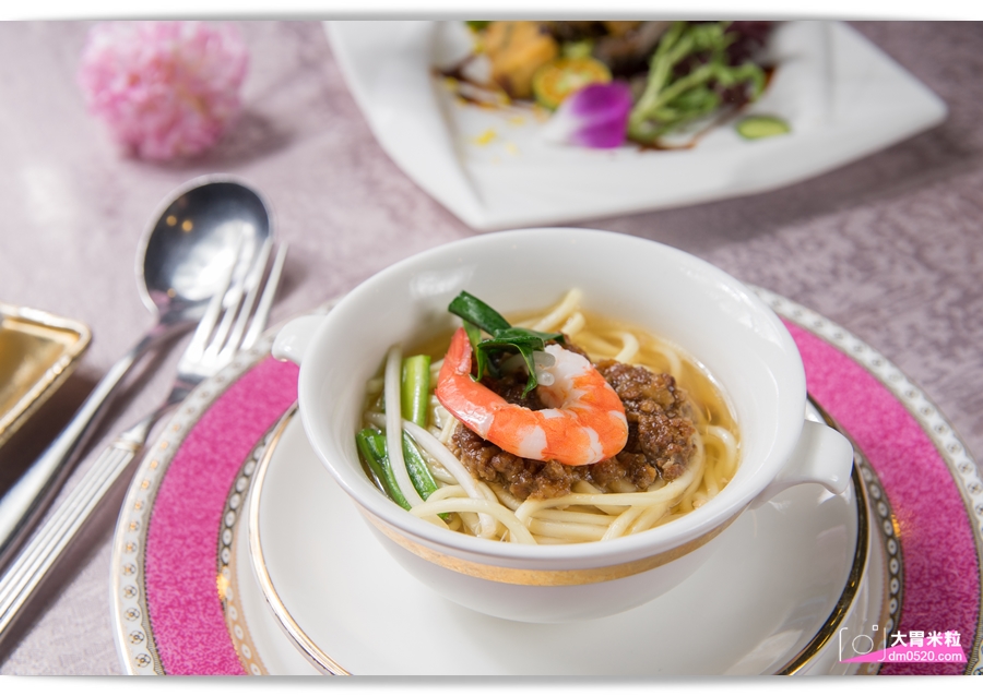 2018高雄母親節餐廳推薦,頂鮮擔仔麵高雄店,(原台南担仔麵高雄店),犒賞媽媽品嚐波士頓龍蝦海鮮大餐,5/1-5/13加碼抽dyson吹風機 - 大胃米粒 DAVID & MILLY