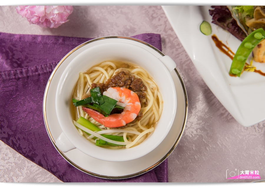 2018高雄母親節餐廳推薦,頂鮮擔仔麵高雄店,(原台南担仔麵高雄店),犒賞媽媽品嚐波士頓龍蝦海鮮大餐,5/1-5/13加碼抽dyson吹風機 - 大胃米粒 DAVID & MILLY