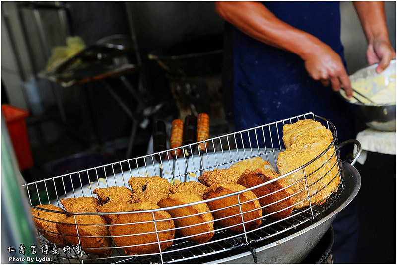 【食記│台南】歸仁仁壽宮前的傅家の蚵嗲~歸仁在地人推薦/台式下午茶/黑輪米血一支七元銅板價/必點炸甜不辣、炸雞翅