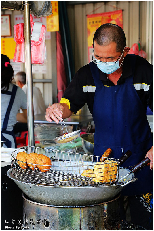 【食記│台南】歸仁仁壽宮前的傅家の蚵嗲~歸仁在地人推薦/台式下午茶/黑輪米血一支七元銅板價/必點炸甜不辣、炸雞翅