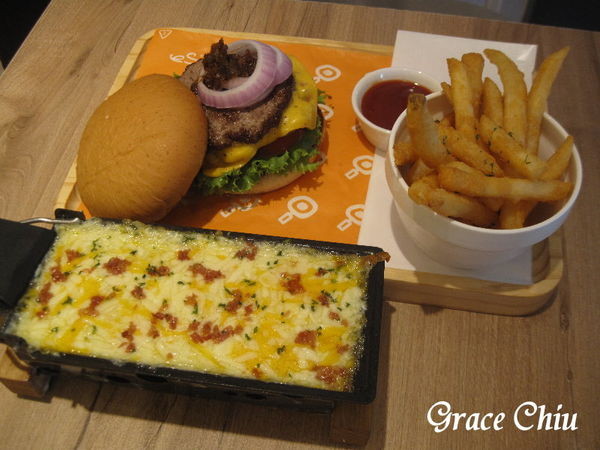 Woosaパンケーキ 屋莎鬆餅屋(京站店) 起司瀑布和牛堡