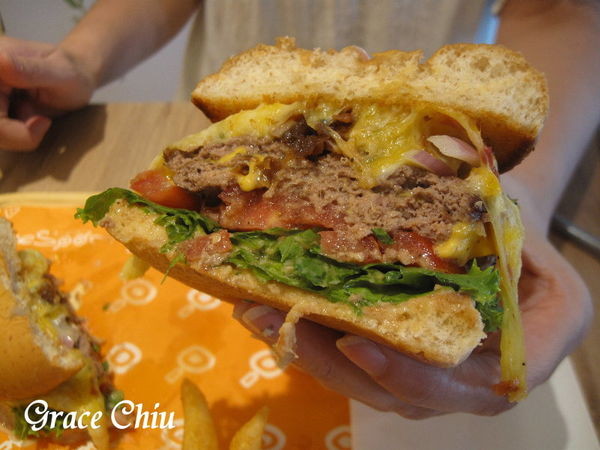 起司瀑布和牛堡 屋莎鬆餅屋(京站店) Woosaパンケーキ