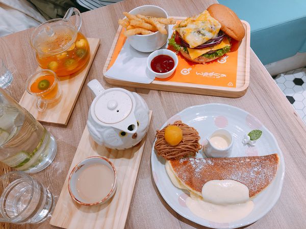 捷運台北車站✿Woosaパンケーキ 屋莎鬆餅屋✿入口即化雲朵鬆餅與起司瀑布和牛堡 ! ! ! 值得排隊的仙滋味~