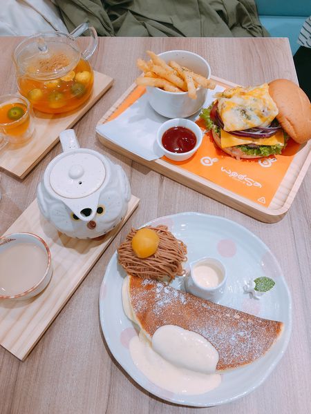 捷運台北車站✿Woosaパンケーキ 屋莎鬆餅屋✿入口即化雲朵鬆餅與起司瀑布和牛堡 ! ! ! 值得排隊的仙滋味~