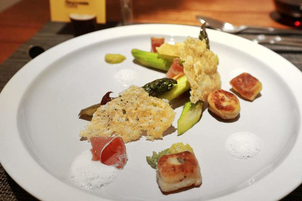 TABLE FOR ONE 一人餐桌