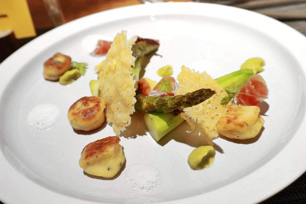 TABLE FOR ONE 一人餐桌