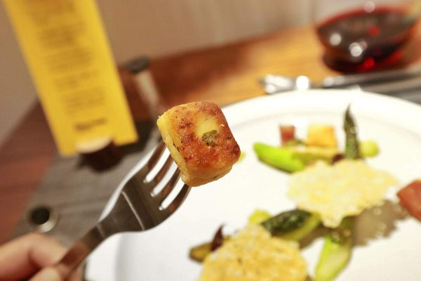 TABLE FOR ONE 一人餐桌