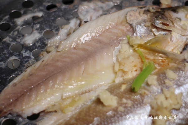 双月牌沙茶爐(新北市中華店):新莊人氣美食/海鮮塔『二月牌沙茶爐(新北市中華店)』火鍋/排隊美食