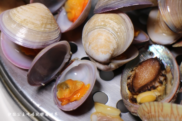 双月牌沙茶爐(新北市中華店):新莊人氣美食/海鮮塔『二月牌沙茶爐(新北市中華店)』火鍋/排隊美食