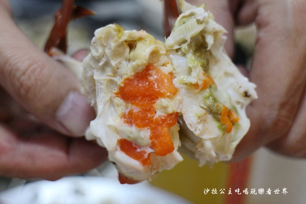 双月牌沙茶爐(新北市中華店):新莊人氣美食/海鮮塔『二月牌沙茶爐(新北市中華店)』火鍋/排隊美食