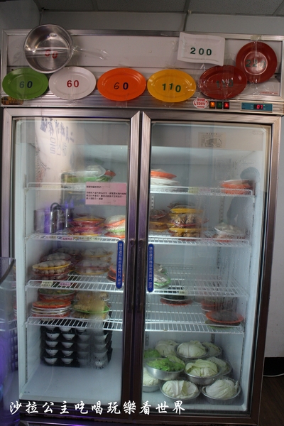 双月牌沙茶爐(新北市中華店):新莊人氣美食/海鮮塔『二月牌沙茶爐(新北市中華店)』火鍋/排隊美食