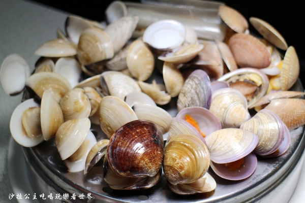 双月牌沙茶爐(新北市中華店):新莊人氣美食/海鮮塔『二月牌沙茶爐(新北市中華店)』火鍋/排隊美食