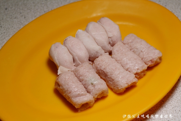 双月牌沙茶爐(新北市中華店):新莊人氣美食/海鮮塔『二月牌沙茶爐(新北市中華店)』火鍋/排隊美食