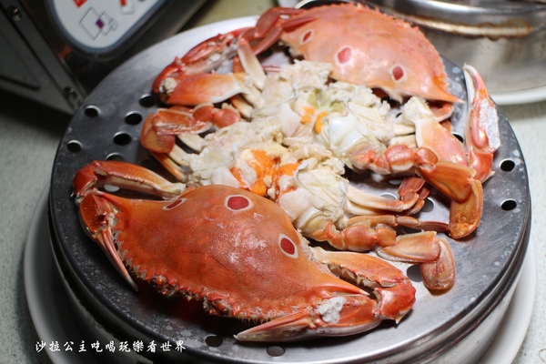 双月牌沙茶爐(新北市中華店):新莊人氣美食/海鮮塔『二月牌沙茶爐(新北市中華店)』火鍋/排隊美食