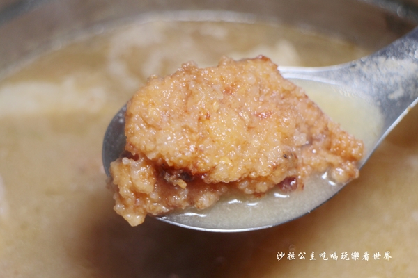 双月牌沙茶爐(新北市中華店):新莊人氣美食/海鮮塔『二月牌沙茶爐(新北市中華店)』火鍋/排隊美食