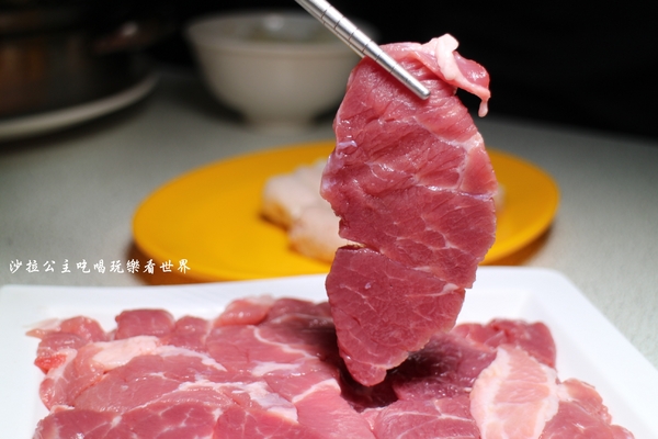 双月牌沙茶爐(新北市中華店):新莊人氣美食/海鮮塔『二月牌沙茶爐(新北市中華店)』火鍋/排隊美食