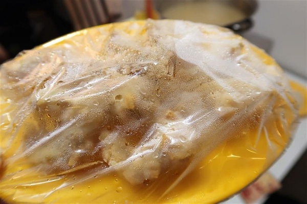 二月牌沙茶爐：新莊火鍋 二月牌沙茶爐 現流海鮮塔蛤蠣紅蟳 台南魚冊火鍋料超威 打卡送牛肉~