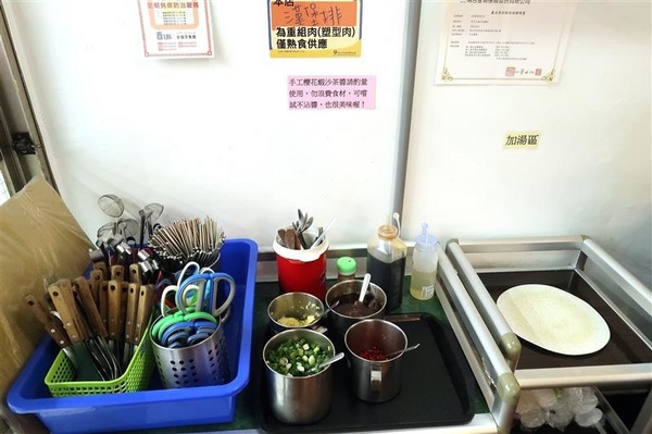 二月牌沙茶爐：新莊火鍋 二月牌沙茶爐 現流海鮮塔蛤蠣紅蟳 台南魚冊火鍋料超威 打卡送牛肉~