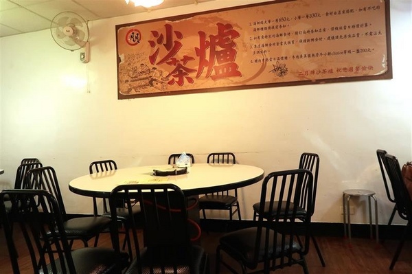 二月牌沙茶爐：新莊火鍋 二月牌沙茶爐 現流海鮮塔蛤蠣紅蟳 台南魚冊火鍋料超威 打卡送牛肉~