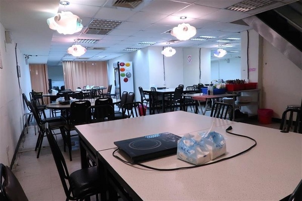 二月牌沙茶爐：新莊火鍋 二月牌沙茶爐 現流海鮮塔蛤蠣紅蟳 台南魚冊火鍋料超威 打卡送牛肉~