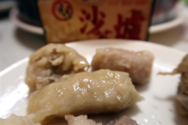 二月牌沙茶爐：新莊火鍋 二月牌沙茶爐 現流海鮮塔蛤蠣紅蟳 台南魚冊火鍋料超威 打卡送牛肉~