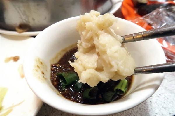 二月牌沙茶爐：新莊火鍋 二月牌沙茶爐 現流海鮮塔蛤蠣紅蟳 台南魚冊火鍋料超威 打卡送牛肉~