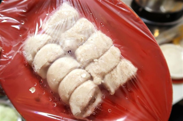 二月牌沙茶爐：新莊火鍋 二月牌沙茶爐 現流海鮮塔蛤蠣紅蟳 台南魚冊火鍋料超威 打卡送牛肉~