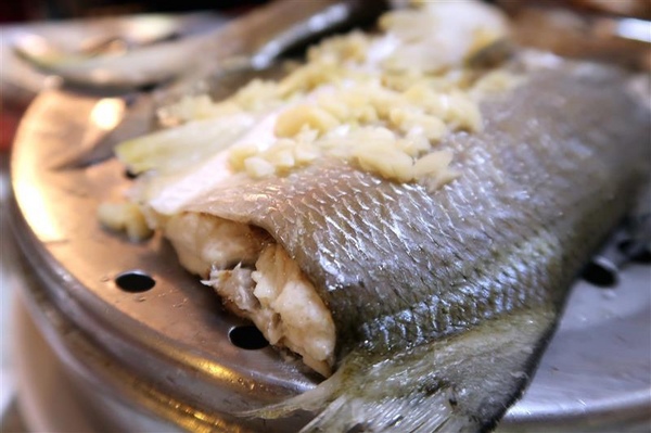 二月牌沙茶爐：新莊火鍋 二月牌沙茶爐 現流海鮮塔蛤蠣紅蟳 台南魚冊火鍋料超威 打卡送牛肉~