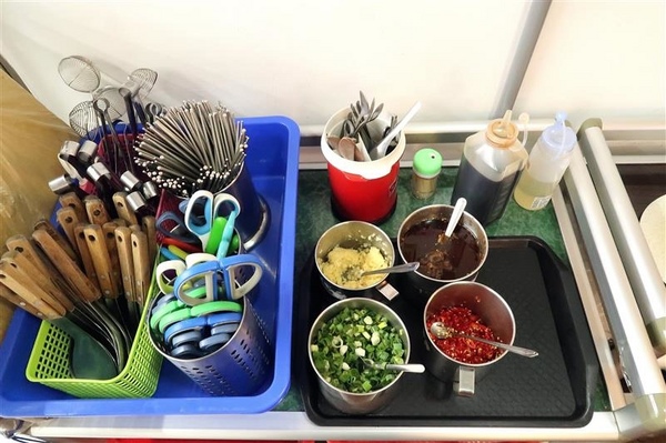 二月牌沙茶爐：新莊火鍋 二月牌沙茶爐 現流海鮮塔蛤蠣紅蟳 台南魚冊火鍋料超威 打卡送牛肉~