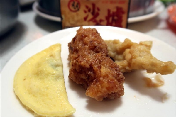 二月牌沙茶爐：新莊火鍋 二月牌沙茶爐 現流海鮮塔蛤蠣紅蟳 台南魚冊火鍋料超威 打卡送牛肉~