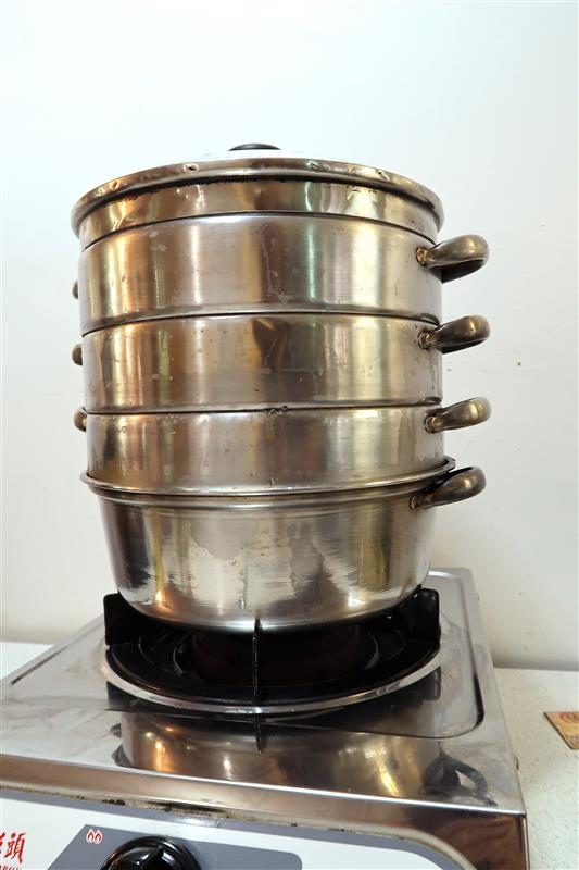 二月牌沙茶爐：新莊火鍋 二月牌沙茶爐 現流海鮮塔蛤蠣紅蟳 台南魚冊火鍋料超威 打卡送牛肉~