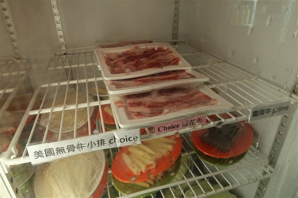 二月牌沙茶爐：新莊火鍋 二月牌沙茶爐 現流海鮮塔蛤蠣紅蟳 台南魚冊火鍋料超威 打卡送牛肉~