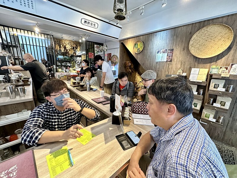 【台灣，台北市，萬華區】老濟安(Healing Herbar）顛覆想像的青草店，變身成了文青風十足的手沖茶吧。（萬華茶店，萬華伴手禮）