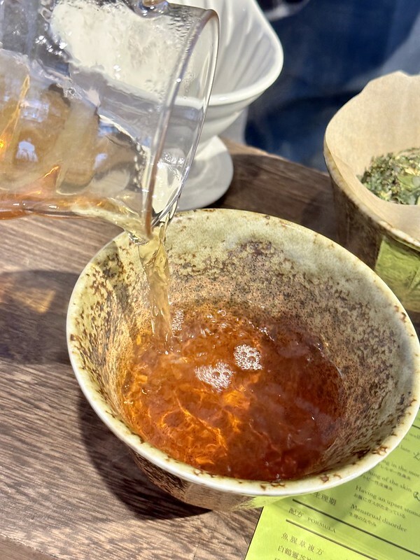 【台灣，台北市，萬華區】老濟安(Healing Herbar）顛覆想像的青草店，變身成了文青風十足的手沖茶吧。（萬華茶店，萬華伴手禮）