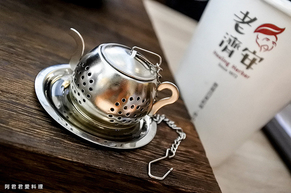 老濟安 Healing Herbar療癒風青草茶吧:萬華老店【老濟安】Healing Herbar療癒風青草手沖茶吧。好喝的隱藏版青草啤酒不會變胖!無酒精低熱量還能擊退啤酒肚!