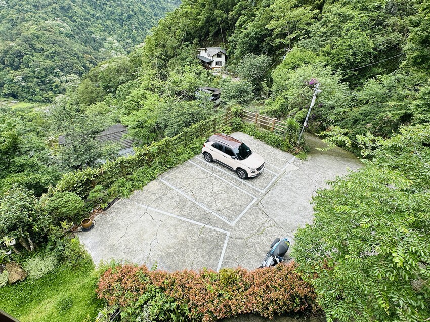 【山行寄野×山行玫瑰】苗栗南庄山林秘境民宿與景觀咖啡廳，靜謐
