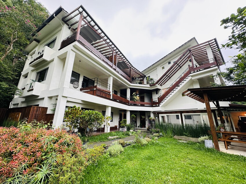 【山行寄野×山行玫瑰】苗栗南庄山林秘境民宿與景觀咖啡廳，靜謐