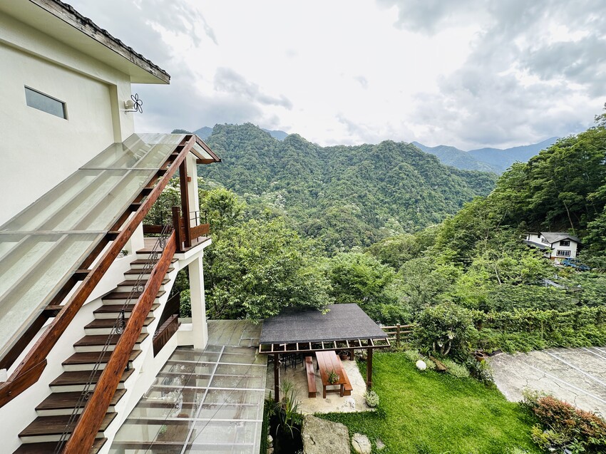 【山行寄野×山行玫瑰】苗栗南庄山林秘境民宿與景觀咖啡廳，靜謐