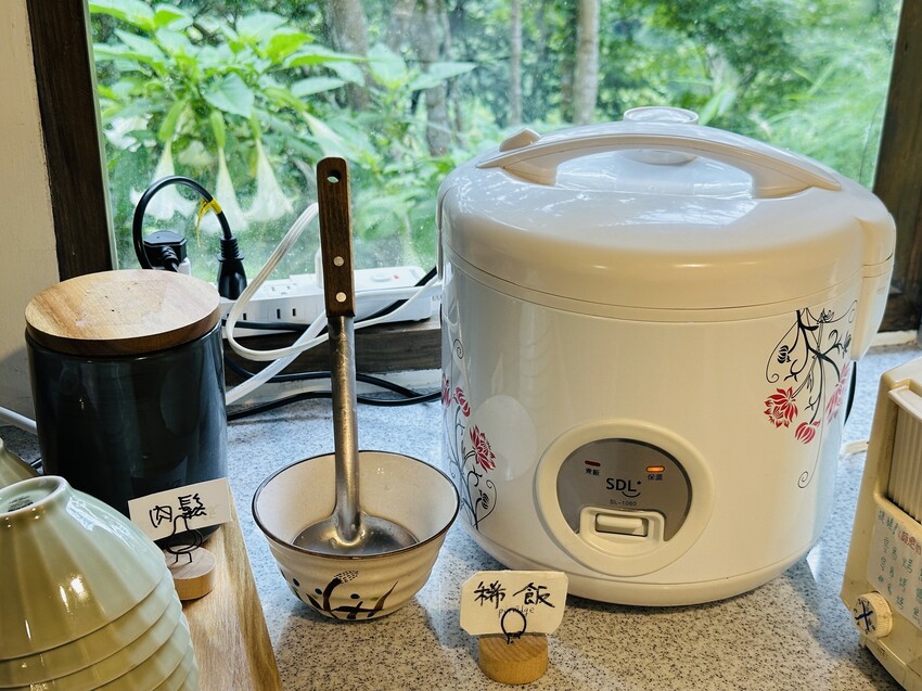 【山行寄野×山行玫瑰】苗栗南庄山林秘境民宿與景觀咖啡廳，靜謐