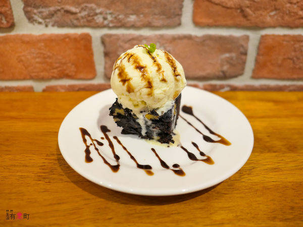 【桃園蘆竹美食】Chophouse恰好食美式餐廳:南崁聚餐好去處,與好友家人沉浸在工業風格裡聊天吧;早午餐漢堡全天供應,夏威夷熔岩漢堡排風味飯推薦-1100536.jpg 【桃園蘆竹美食】Chophouse恰好食美式餐廳:南崁聚餐好去處,與好友家人沉浸在工業風格裡聊天吧;早午餐漢堡全天供應,夏威夷熔岩漢堡排風味飯推薦-1100536.jpg